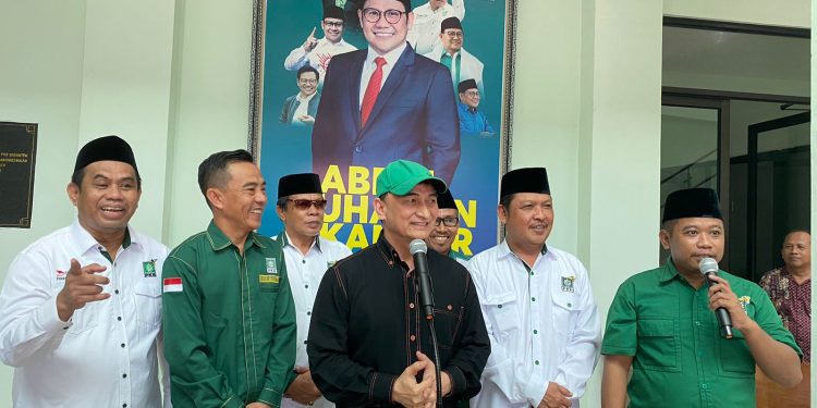 Serahkan Formulir Bakal Calon Gubernur Banten ke PKB, Dimyati Ngaku Sering Bertemu Cak Imin