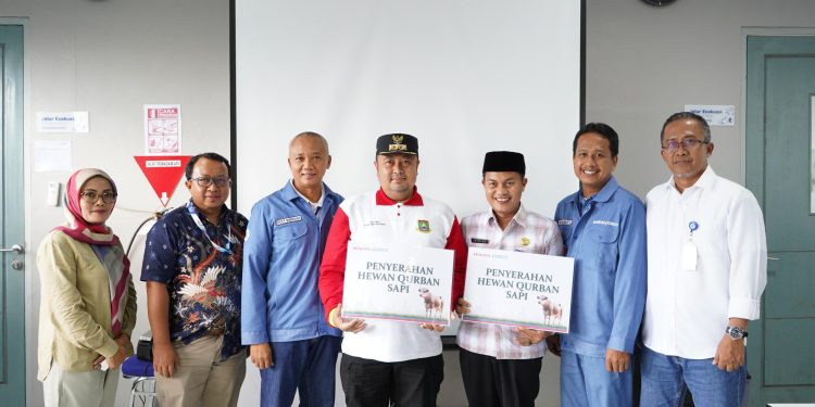 Krakatau Posco Sebar Puluhan Ekor Hewan Kurban