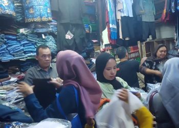 Jelang Tahun Ajaran Baru, Pedagang Seragam Sekolah Panen Cuan