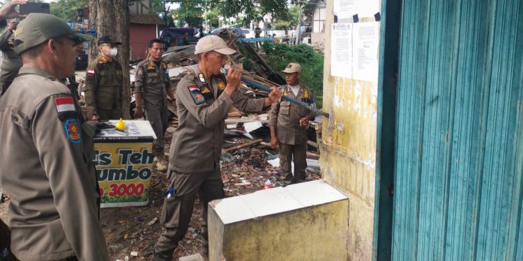 Satpol PP Cilegon Bongkar Bangunan Liar di Kelurahan Masigit