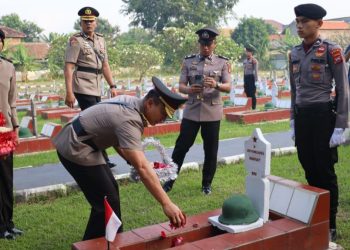 Jelang HUT ke-78 Bhayangkara, Polda Banten Gelar Ziarah dan Tabur Bunga di TMP Ciceri