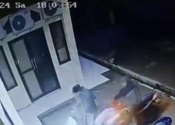 Aksi Maling Motor Milik Jemaah Masjid di Pandeglang Terekam CCTV