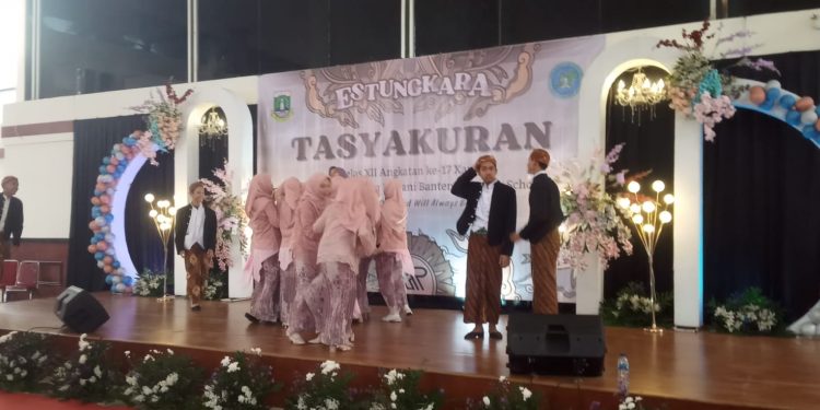 SMA Negeri CMBBS Wisuda Ratusan Siswa