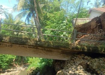 Jembatan Penghubung Tiga Desa di Pandeglang Putus Total