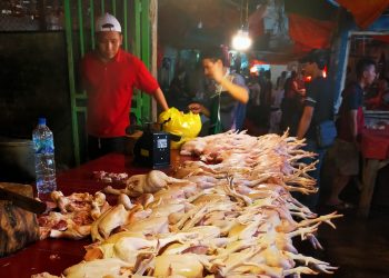 Harga Daging Ayam di Pasar Rangkasbitung Melonjak