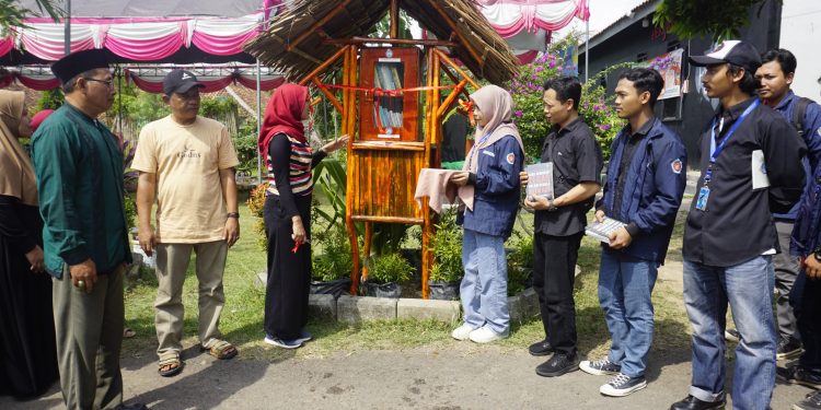 Bantu Jaga Semangat Literasi di Kampung Pekijing, KKM 07 Unsera Resmikan Rumah Buku