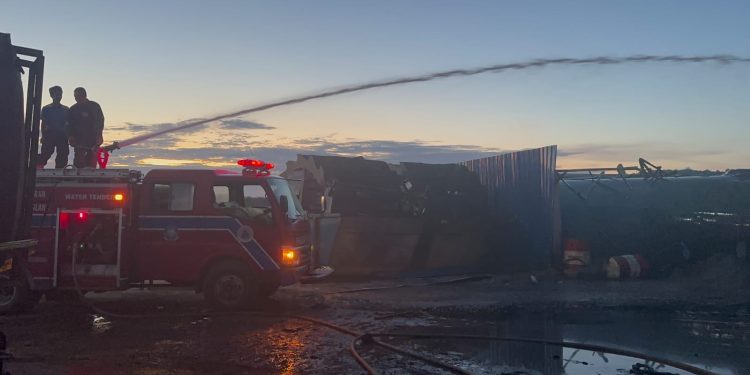 PT Shino Apresiasi Karyawan WNI Padamkan Mobil Tangki BBM yang Terbakar