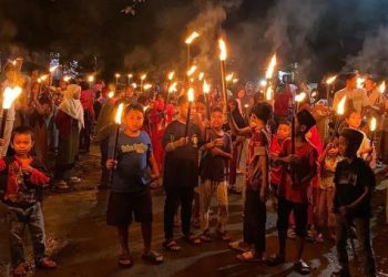 Dengan Pawai Obor, Ribuan Warga Pandeglang Semarakan Tahun Baru Islam 1446 H