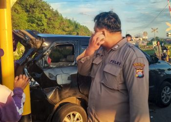 Palang Pintu Tidak Ditutup, Mobil Avanza Tertabrak Kereta Api