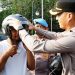 Hari ke-8 Operasi Patuh Maung 2024, Kapolres Cilegon Bagi-bagi Helm