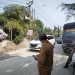 Satpol PP Lebak Akan Gusur Pasir yang Disimpan di Bahu Jalan