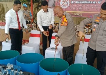 HUT ke-78 Bhayangkara, Polres Serang Musnahkan Ribuan Botol Miras