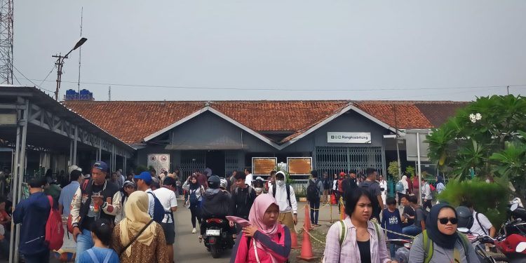 Masa Libur Sekolah, Penumpang di Stasiun Rangkasbitung Capai 14.082 Orang Per Hari