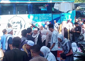 Tangis Haru Sambut Kedatangan Jemaah Haji di Pandeglang