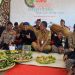 UT Serang Berbaur Dengan Masyarakat Pandeglang Ramaikan Tradisi Bubur Suro