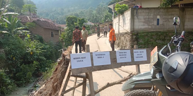 Tembok Penahan Tanah di Bojonegara Kabupaten Serang Ambles, Akses Warga Terganggu