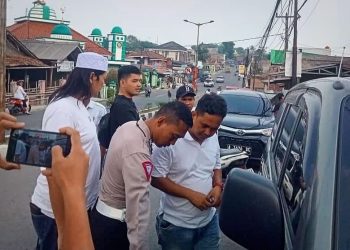 Hampir Diamuk Warga, Pelaku Pecah Kaca Mobil Tertangkap di Lebak