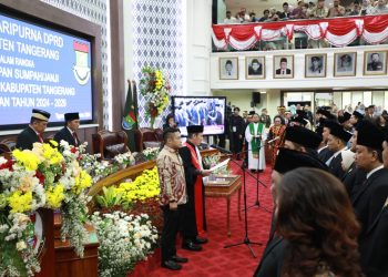 55 Anggota DPRD Kabupaten Tangerang Diambil Sumpah, Amud Ketua Sementara