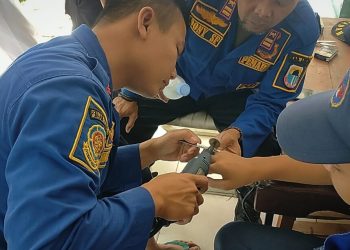 Jari Manis Siswa SMP Bengkak Terjepit Cincin, Petugas Damkar Lebak Turun Tangan