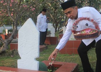 Jelang HUT RI dan Kota Serang, Yedi Rahmat Ziarah ke Makam Pahlawan
