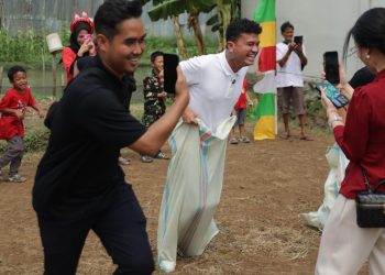 Meriahkan HUT RI ke 79, Faldo Ikut Lomba Balap Karung di Cipondoh