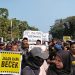 Minta Jalan Tidak Becek, Ribuan Warga Demo di Depan Kantor Pemkab Lebak