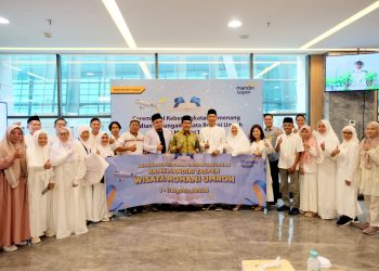 Bank Mandiri Taspen Berangkatkan 8 Pemenang Undian Umrah