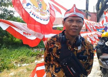 Penjual Bendera di Lebak Mengeluh Kalah Bersaing dengan Jualan Online