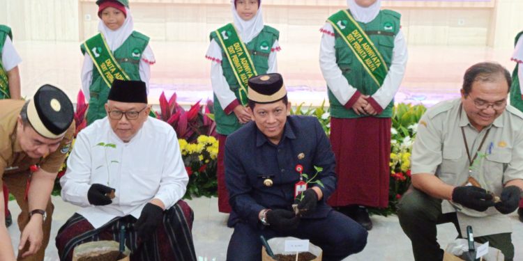 Tanam Ratusan Ribu Bibit Cabai, DPKP Kabupaten Tangerang Diganjar Rekor MURI