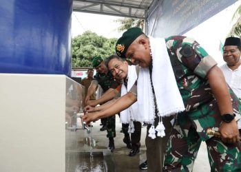 Pangkostrad TNI AD Resmikan Instalasi Air Bersih di Kasemen Kota Serang
