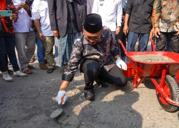 Setelah 12 Tahun Penantian, Proyek Betonisasi Jalan Warnasari Resmi Dimulai