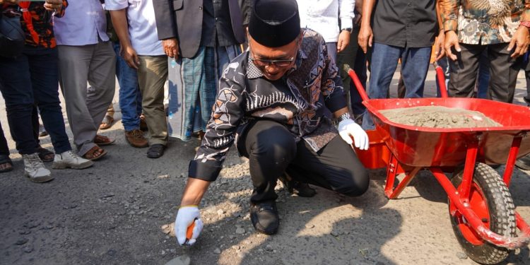 Setelah 12 Tahun Penantian, Proyek Betonisasi Jalan Warnasari Resmi Dimulai