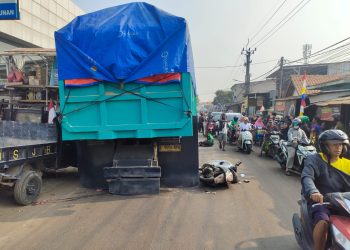 Gagal Nyalip, Balita di Rajek Tewas Terlindas Truk Tanah