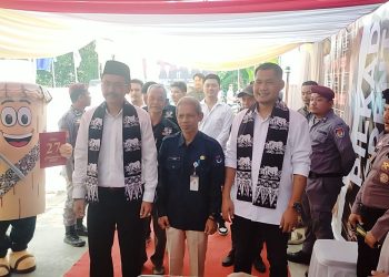Dikawal Relawan, Pasangan Uday-Pujiyanto Daftar ke KPU Pandeglang