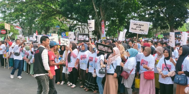 Ribuan Massa Iringi Pendaftaran Hasbi-Amir ke KPU Lebak