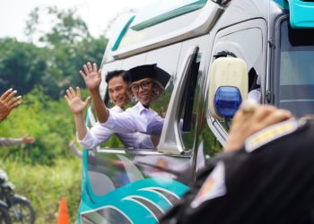 Daftar ke KPU, Andra Soni-Dimyati Naik Mobil Elf Banten Selatan
