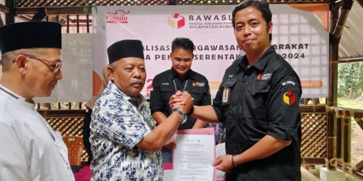 Panwascam Koroncong Ajak Masyarakat Awasi Pilkada Serentak