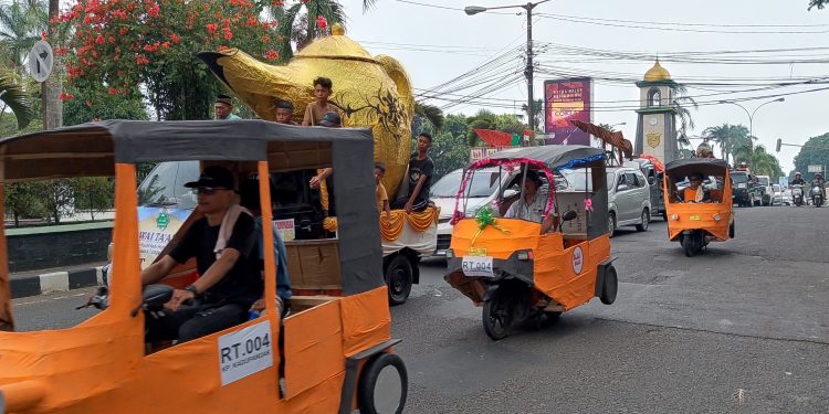 Ratusan Mobil Hias Meriahkan Peringatan Maulid Nabi Muhammad di Pandeglang