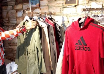 Kreatif, Anak Muda di Pandeglang Sulap Barang Bekas jadi Cuan Lewat Thrifting