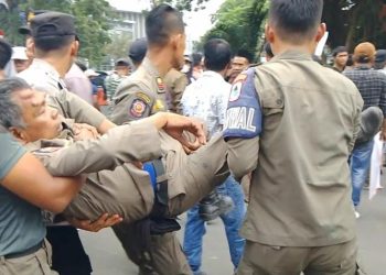 Demo Anarkistis di Gedung DPRD Lebak, Dua Anggota Satpol PP Terluka