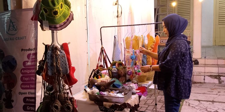 Kerajinan Rajut Anggi Nursila Dewi Meriahkan Festival UMKM di Pandeglang