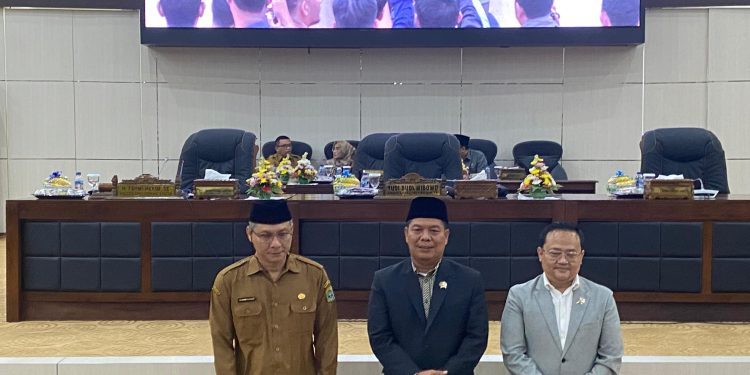 Barhum Kembali Jadi Pimpinan DPRD Banten