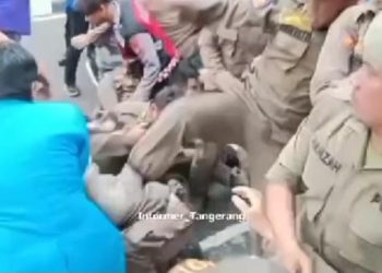 Pj Sekda Kabupaten Tangerang Sesalkan Tindakan Satpol PP Tendang Mahasiswa Saat Demo