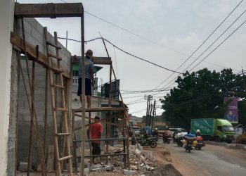 Warga Pertanyakan Pembangunan Toko di Teluknaga