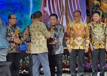 Komitmen Memajukan Desa, Pj Gubernur Banten Raih Anugerah Upakarya Wanua Nugraha dari Mendagri RI