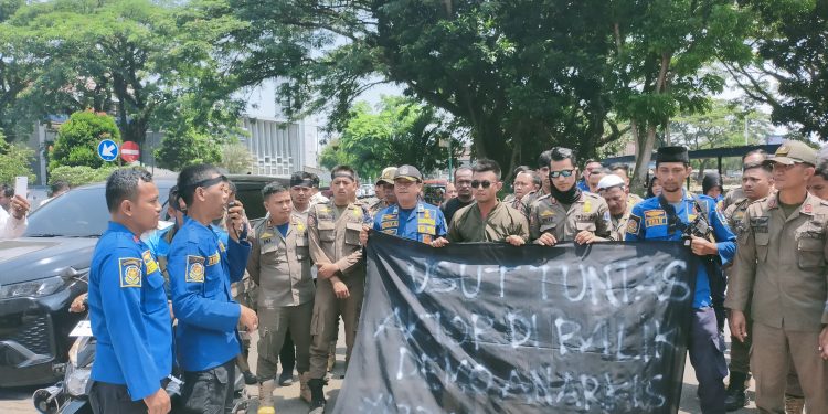 Aksi Solidaritas Satpol PP Lebak Bela Temannya yang Meninggal karena Demo Anarkis