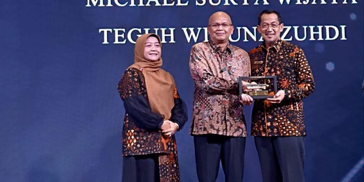 Universitas Terbuka Raih Penghargaan Wajib Pajak Kontributif