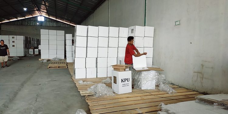 KPU Pandeglang Temukan 11 Kotak Suara Rusak dan Tak Simetris