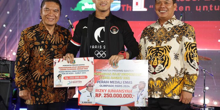 Pj Gubernur Banten Berikan Apresiasi dan Penghargaan kepada Atlet dan Pelajar Berprestasi