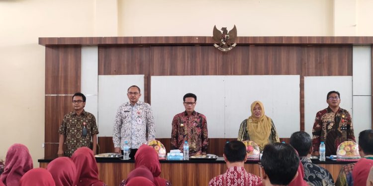 Pjs Walikota Cilegon Nana Supiana Sentil Kepala Sekolah